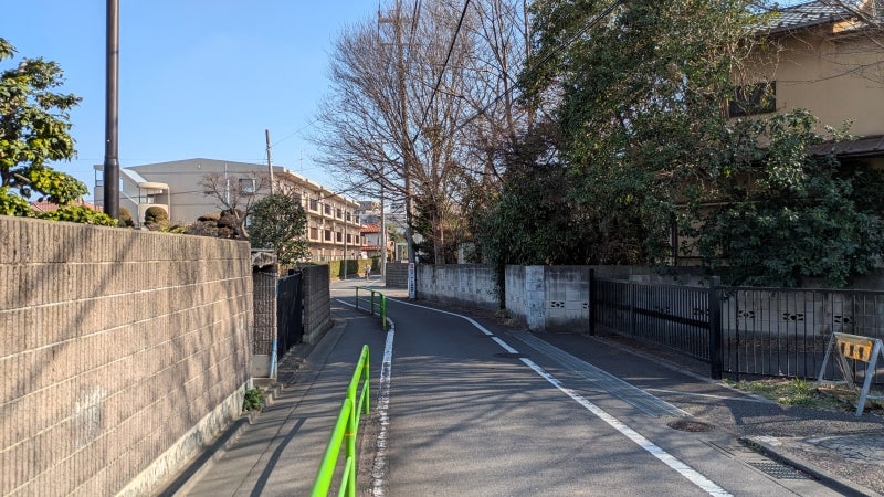 こうした路地にも迂回路として多くの車両が流入する可能性がある