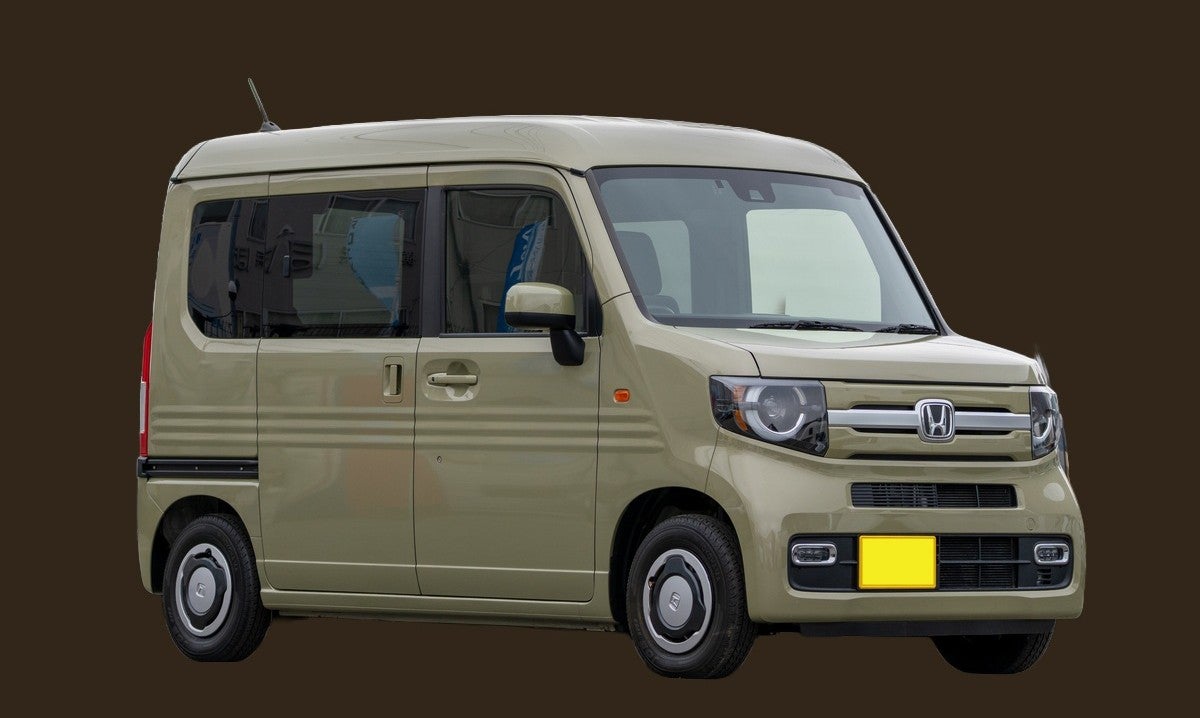 軽キャンパーを左斜め前から撮影