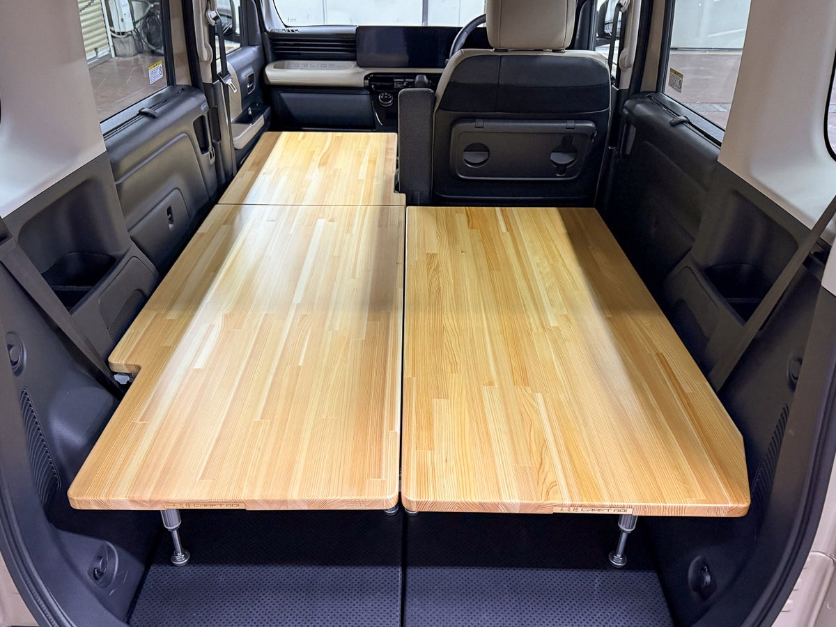 デリカミニ車内の板張りベッド
