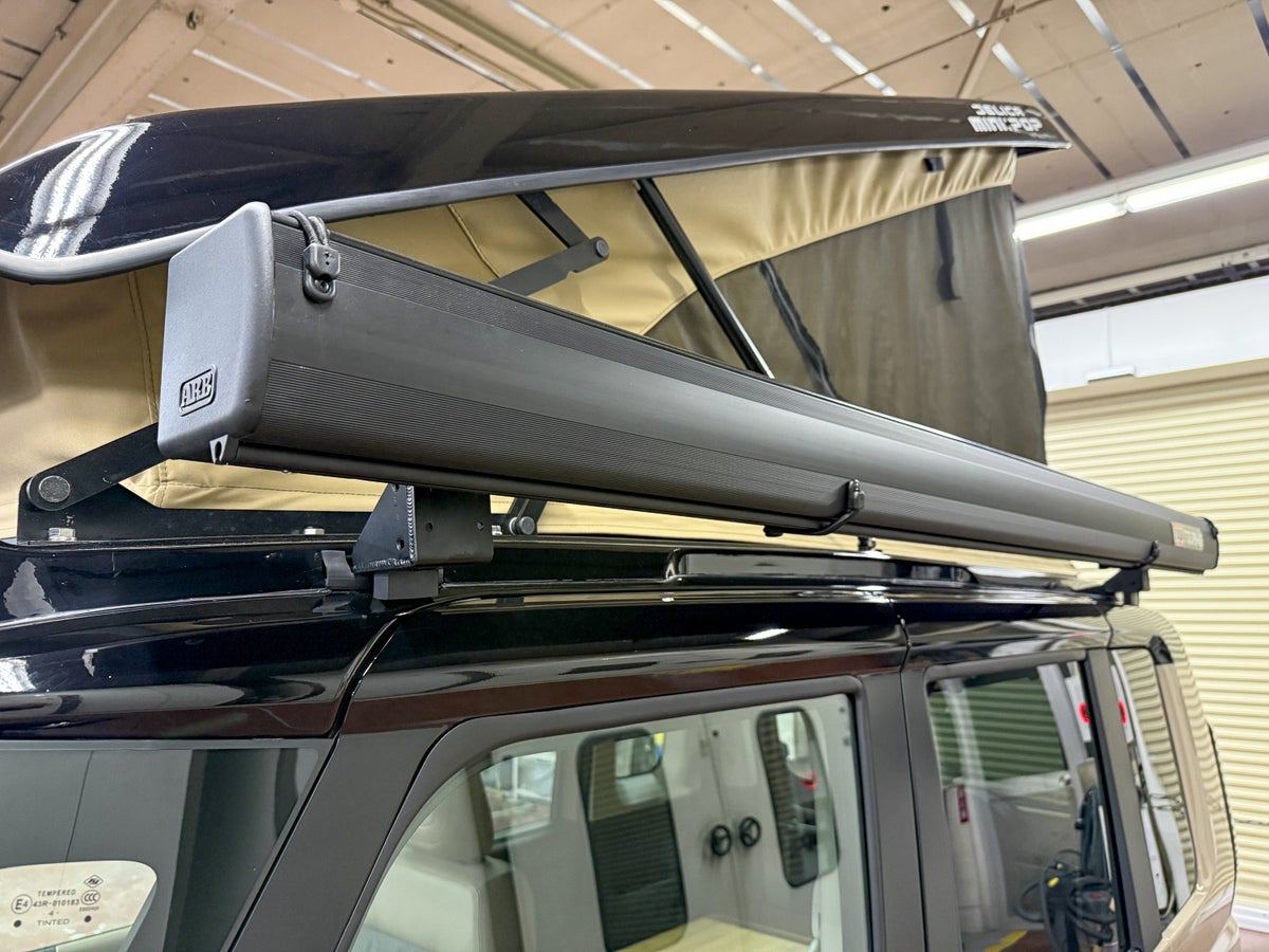 デリカミニのキャンパー仕様のオーニング収納部分