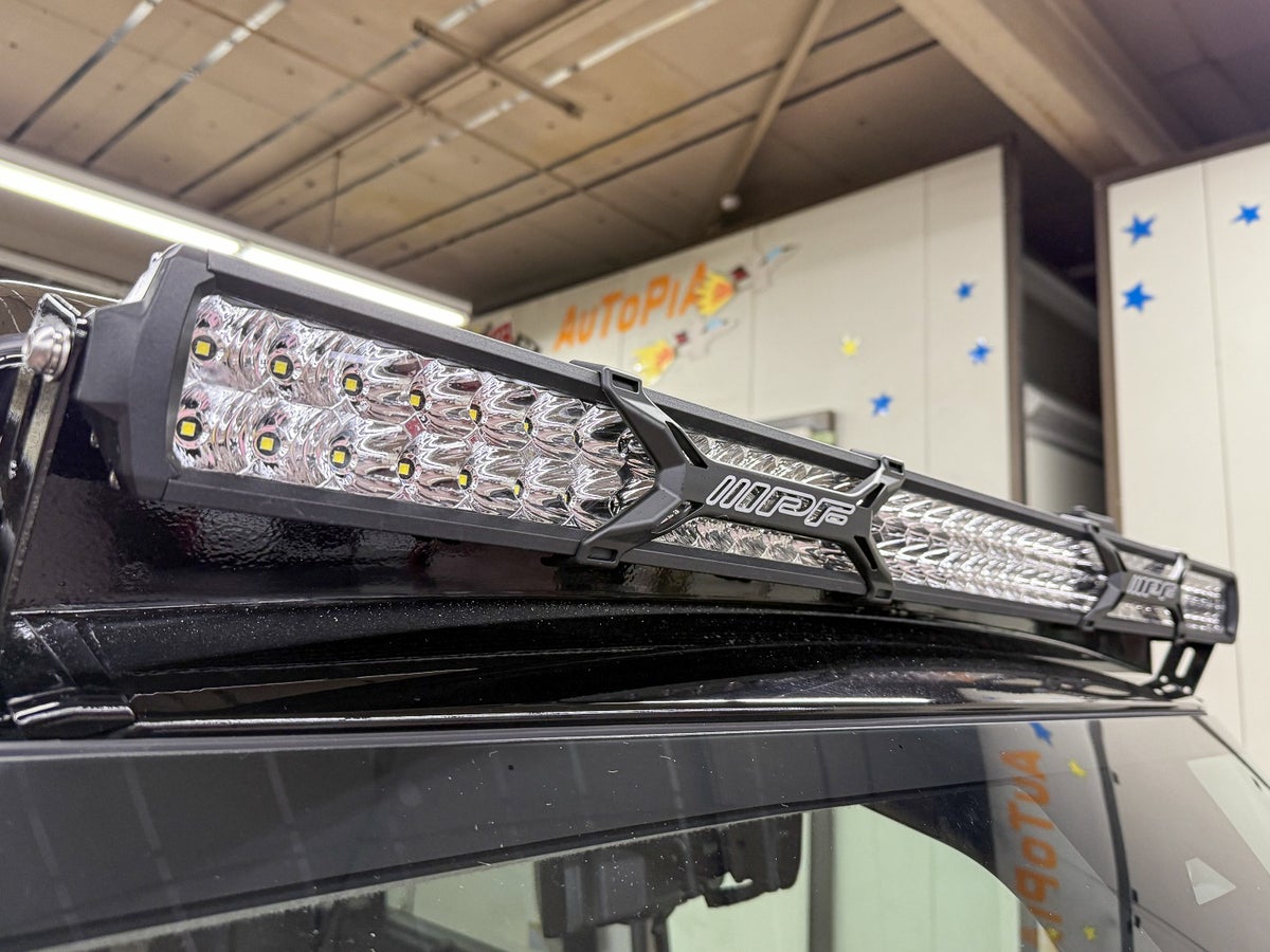 デリカミニに装着されたライトバー