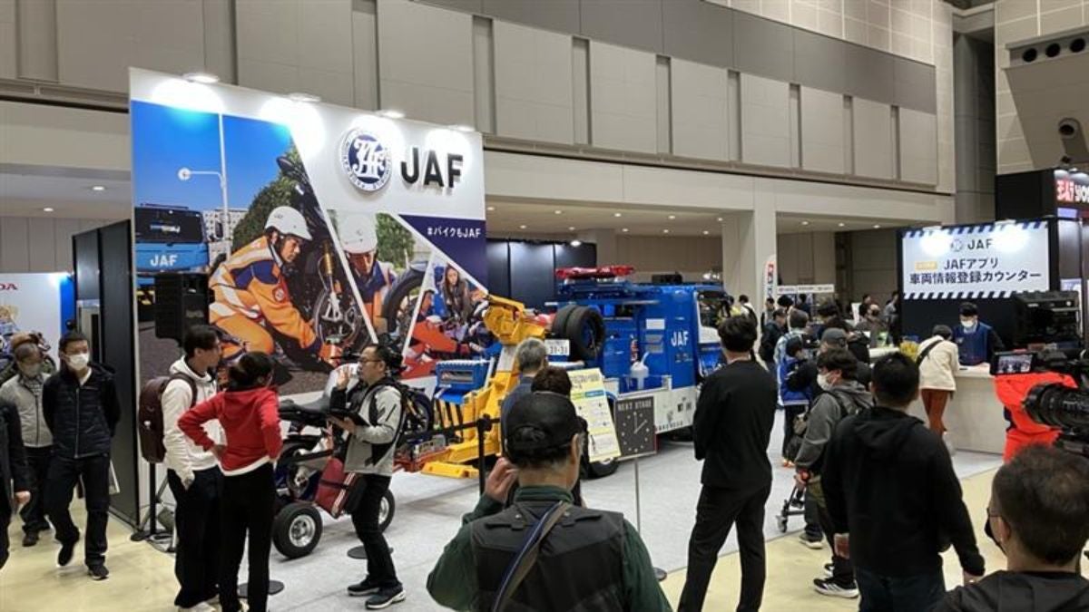 JAFのブースではレッカー車と二輪車のアタッチメントを展示