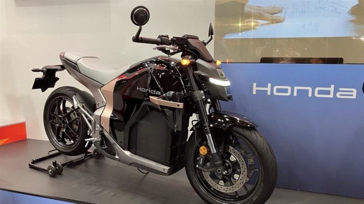 Honda（ホンダ）は、同社初のFUNモーターサイクルタイプの電動ネイキッドモデル、Honda WN7などをブースに置く