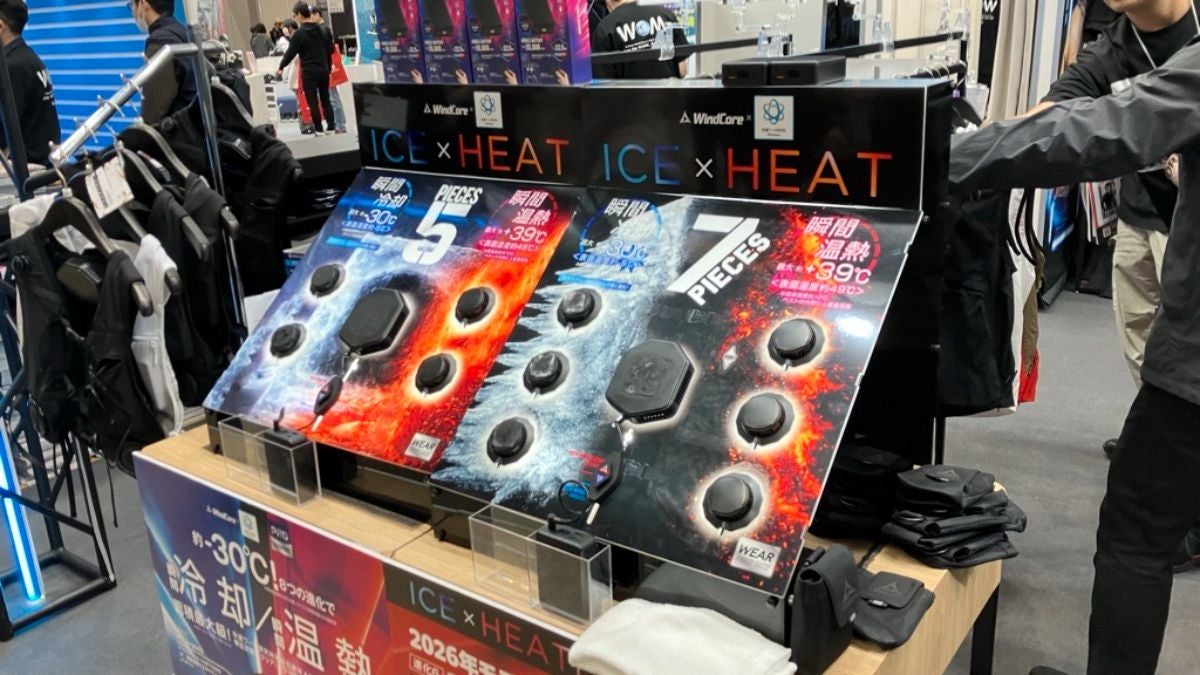 ワークマンのブースは、ペルチェベストやレインウェアを展示。実際に試着して効果を確かめることができる