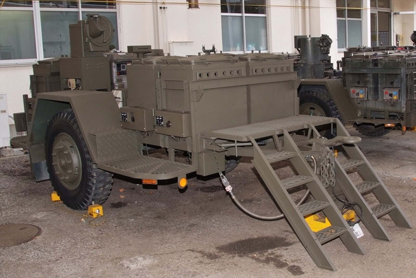 改良型の野外炊具1号（改）の外観写真