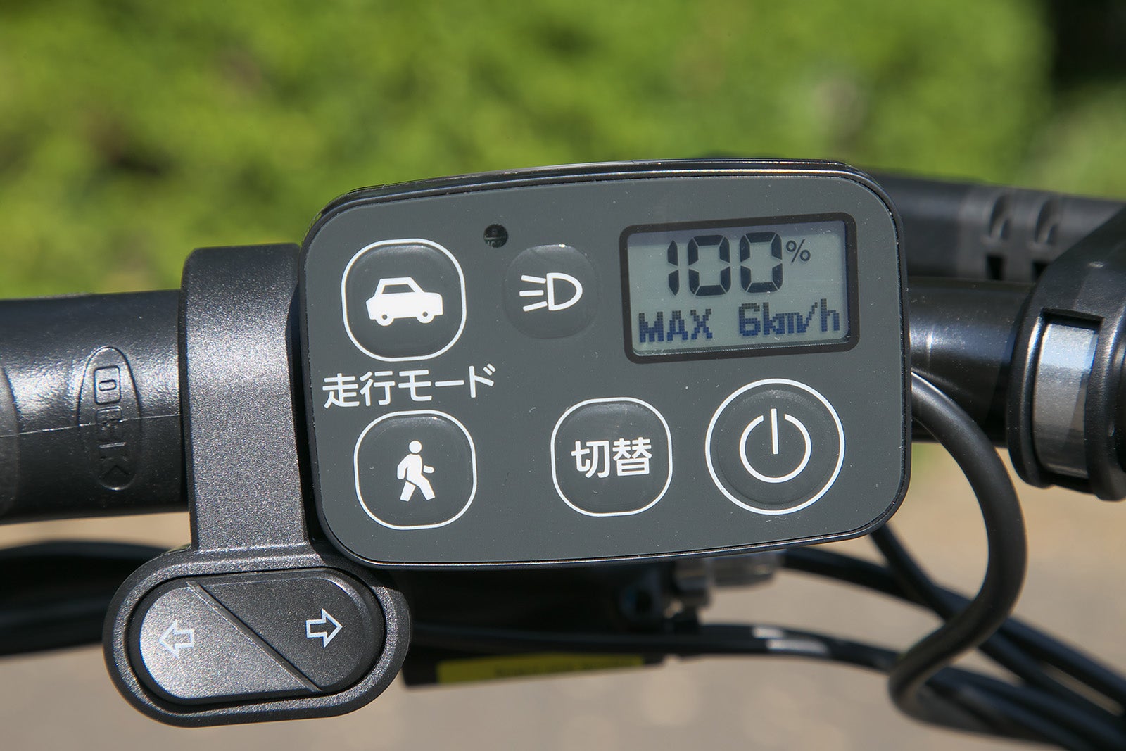 走行モードの切り替えなどを行うディスプレイの写真