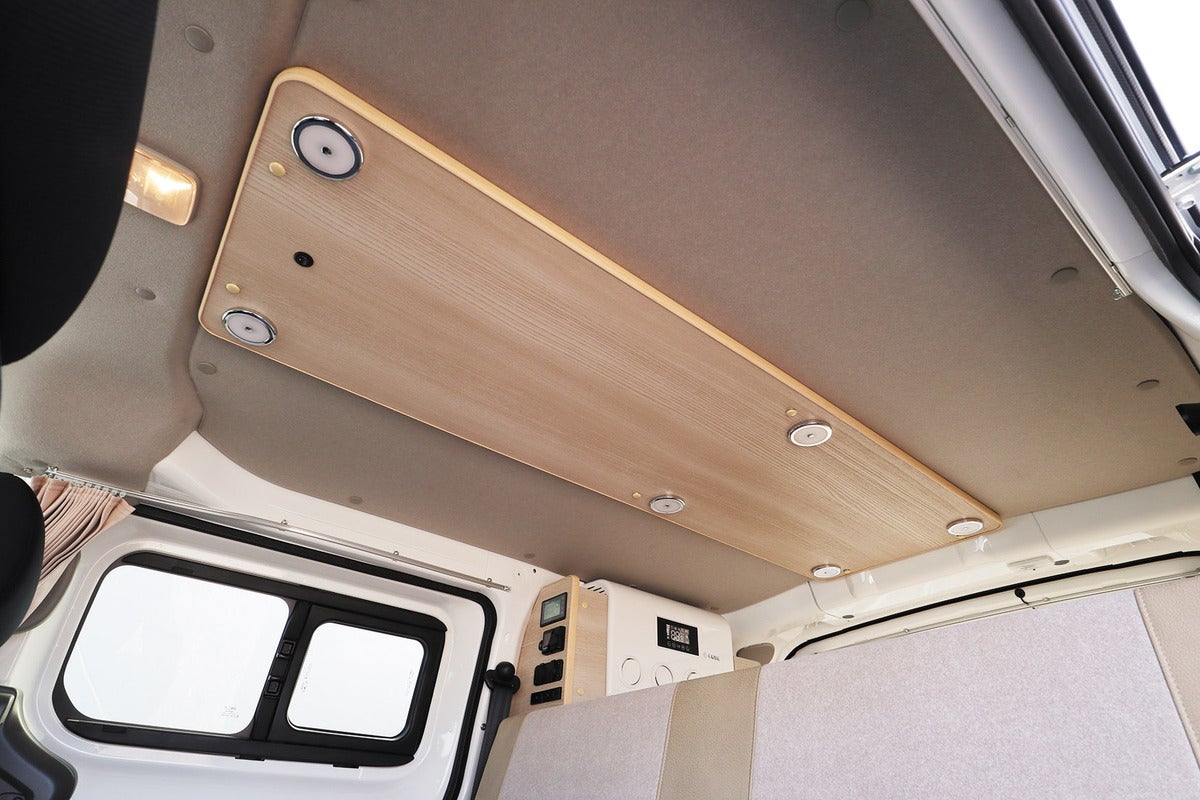 NV200キャンパーの車内天井照明