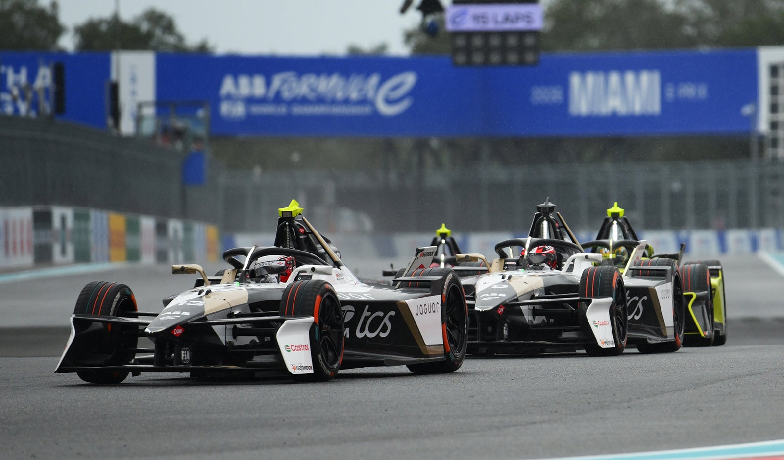 フォーミュラEのレースシーン