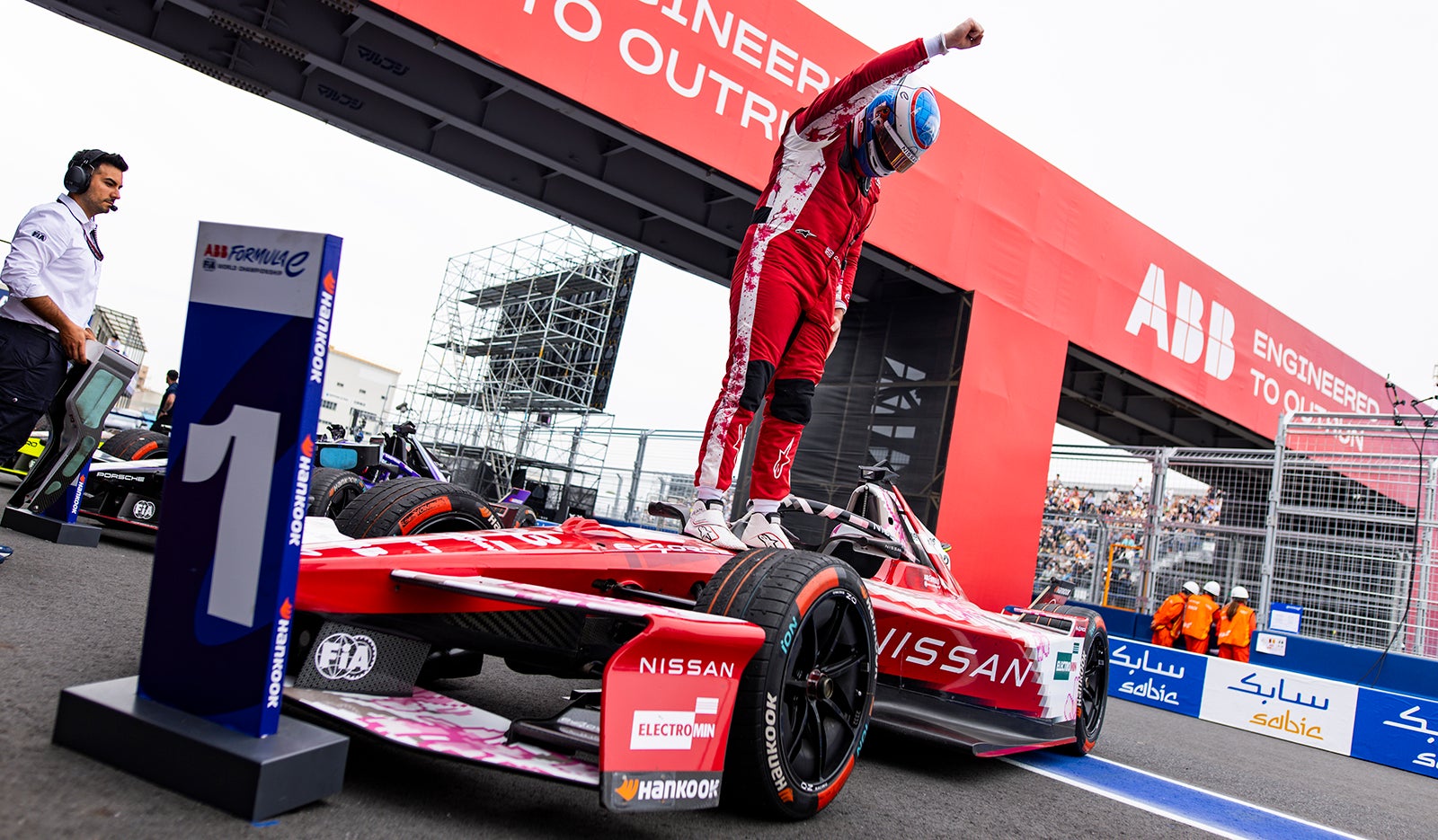 2025年にシリーズチャンピオンに輝いた日産のオリバー・ローランド選手