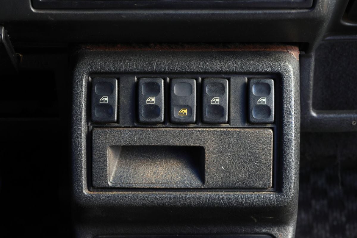 フォルクスワーゲン・ゴルフⅡのパワーウインドウスイッチ