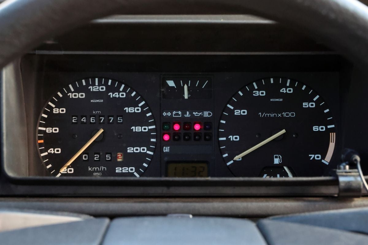 フォルクスワーゲン・ゴルフⅡのアナログメーターパネル