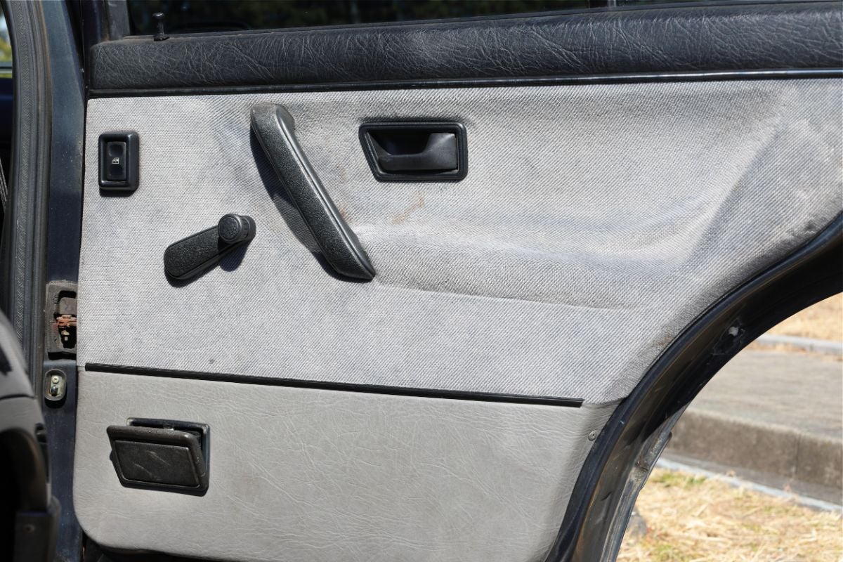 フォルクスワーゲン・ゴルフⅡのドアトリムとウインドウハンドル