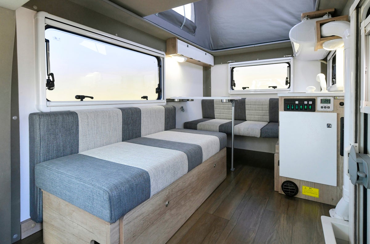 軽キャブコンの車内全景