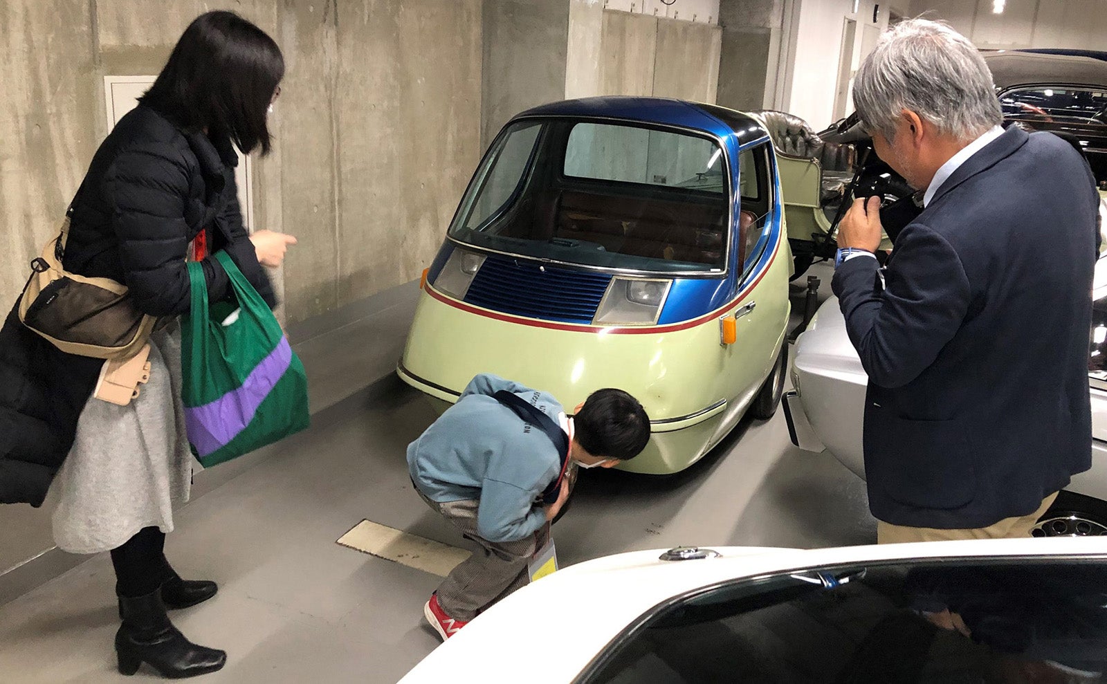 「車両収蔵庫」に保管されている謎のクルマたち