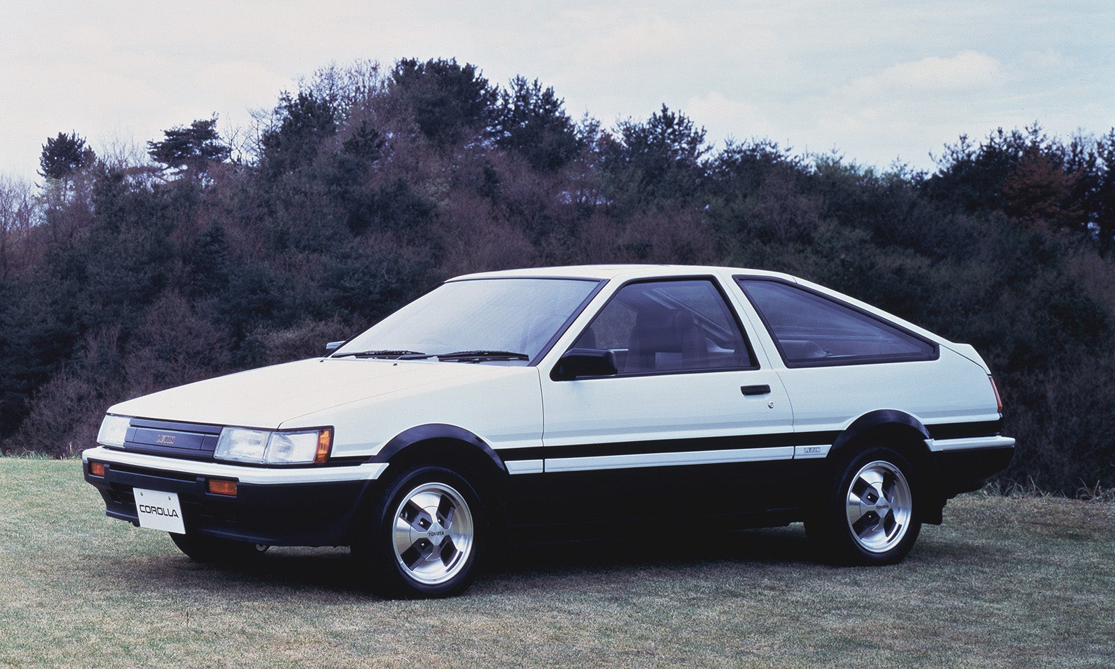 AE86型カローラ レビン3ドアのエクステリア