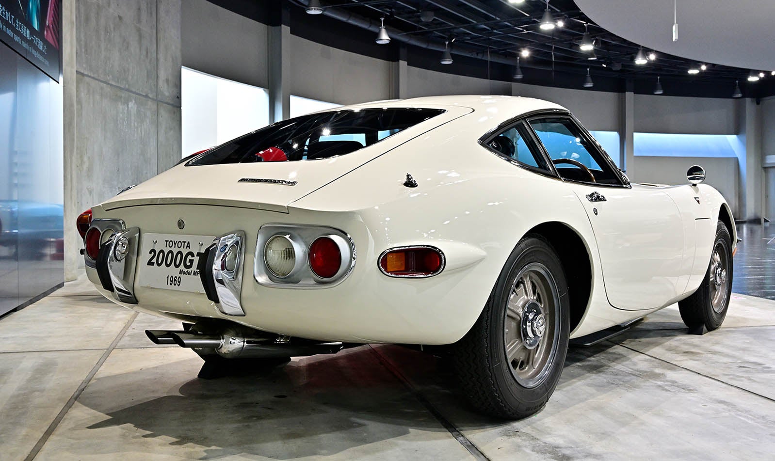 トヨタ2000GTのリアビュー写真