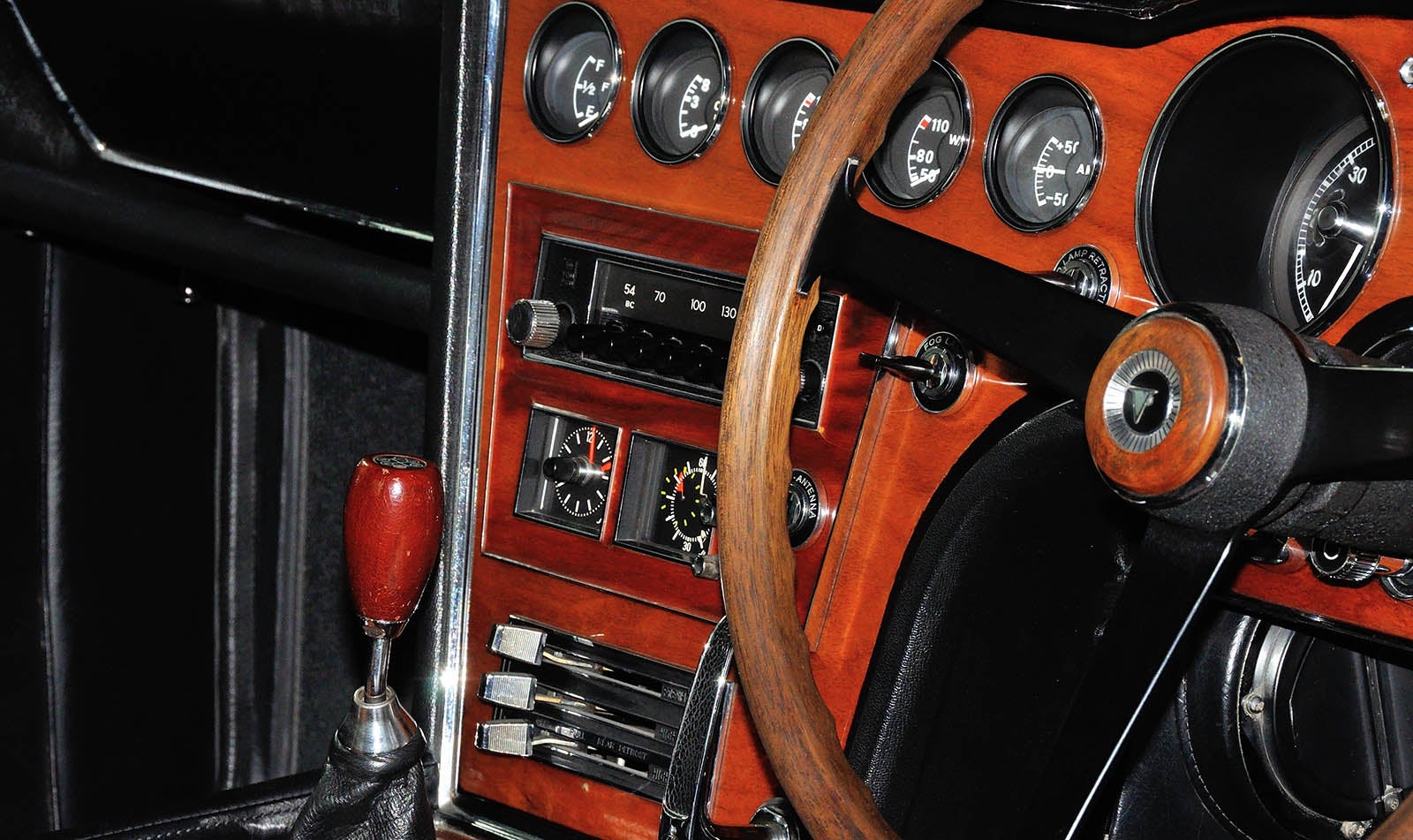 トヨタ2000GTのコクピット