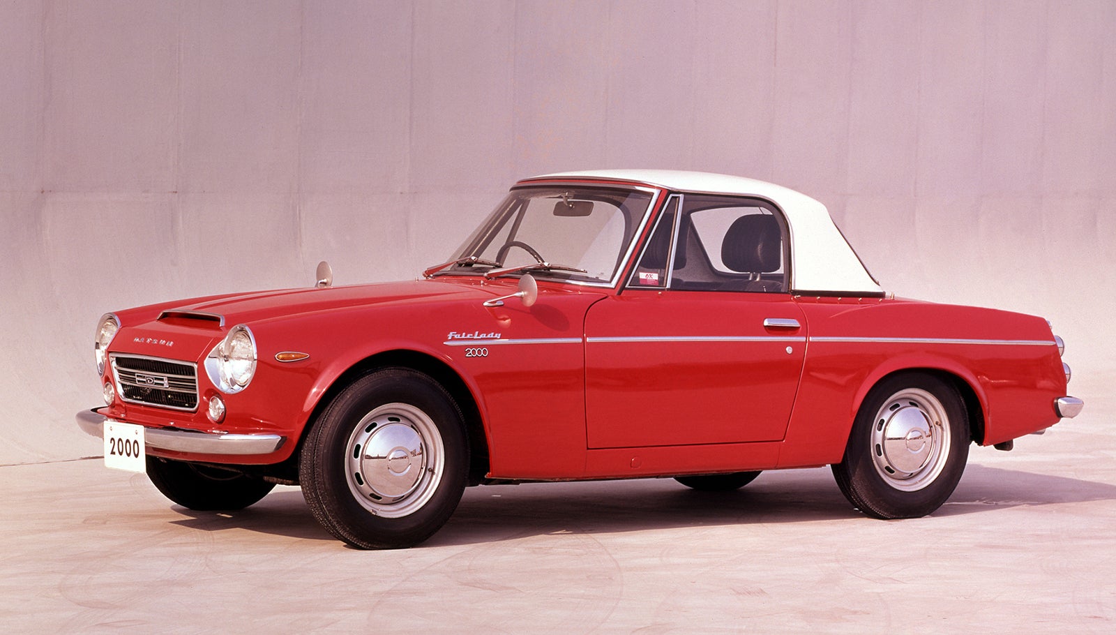 1967年3月に発売されたダットサン・フェアレディ2000