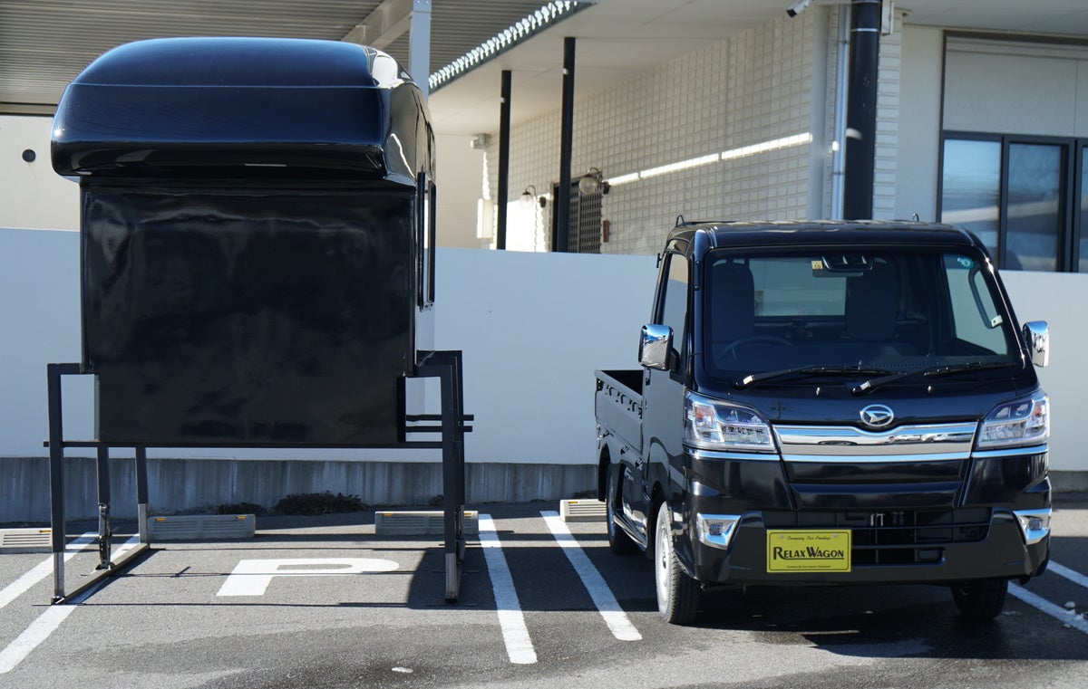 軽トラと取り外したシェルの横並び写真