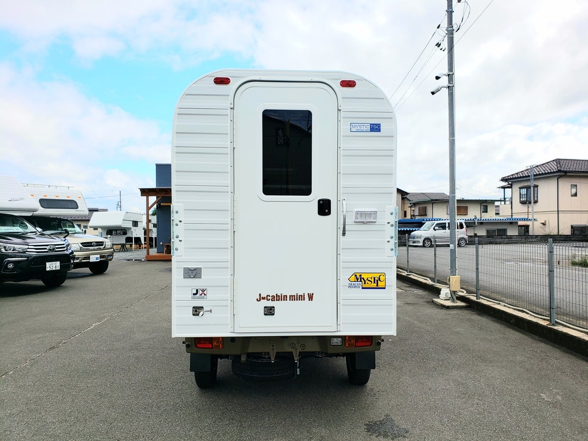 軽トラキャンを真後ろから撮影