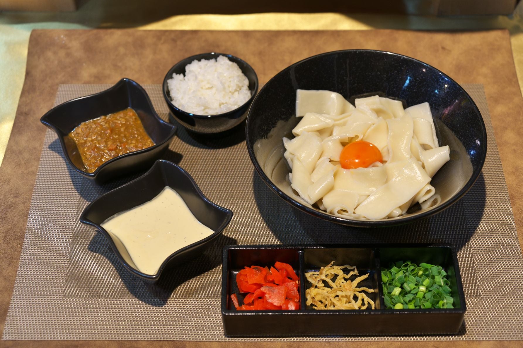 カレボナーラまぜうどん（1,000円）