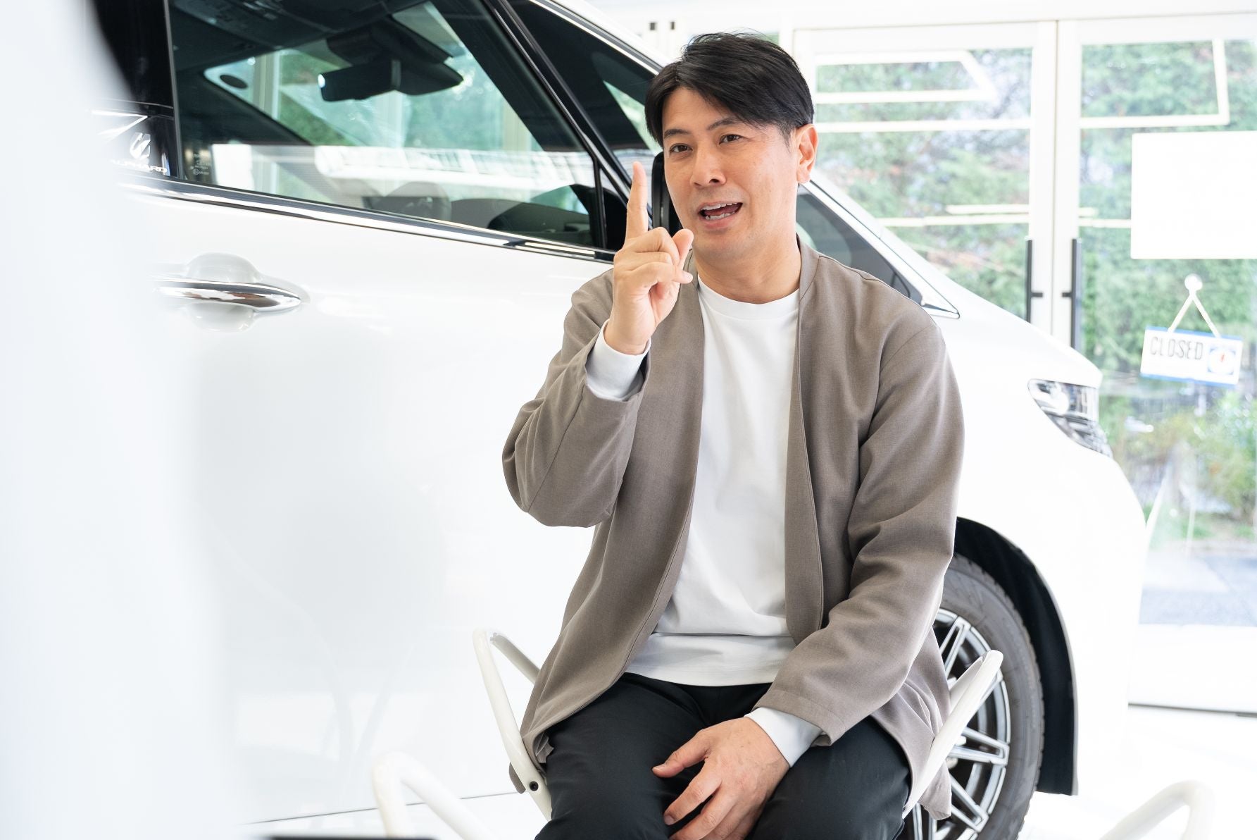 元埼玉県警刑事の佐々木成三氏。「3つ以上の対策」を組み合わせる複合防犯の重要性を語る。