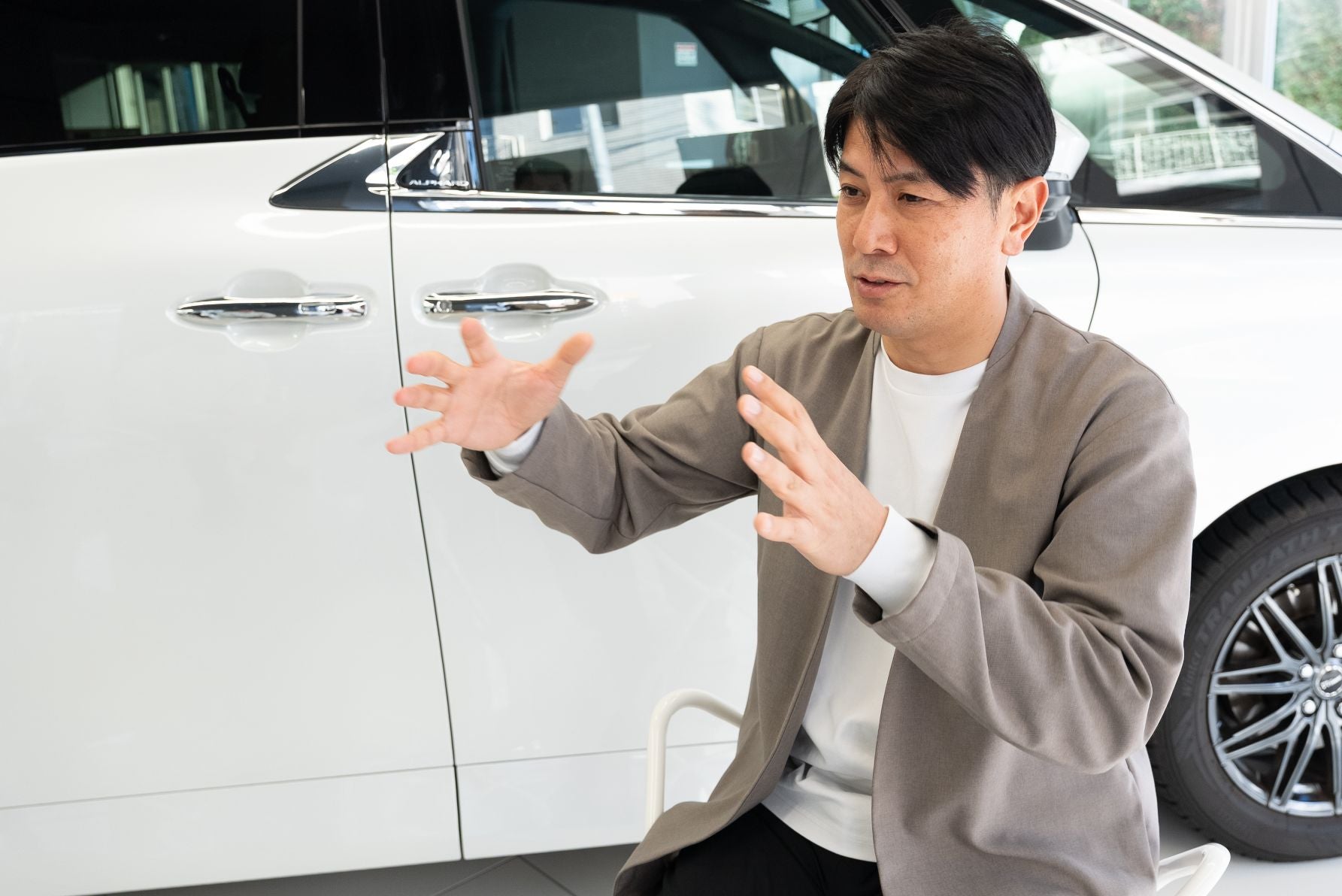 「最低でも3つ以上」の防犯対策を推奨する佐々木成三氏。犯人に「面倒な車」と思わせることが最大の防御。