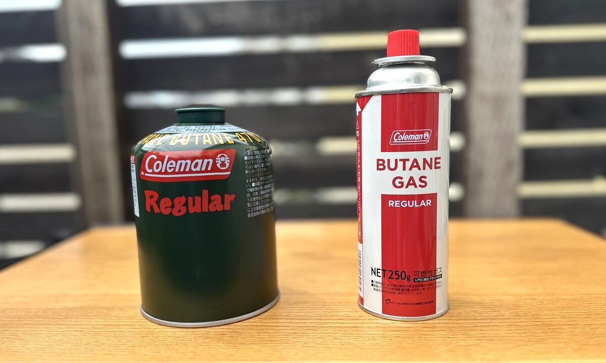 アウトドア用ガスのOD缶とCB缶の並び写真