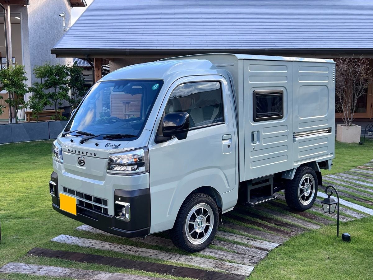 パネルバンベースの軽キャンピングカー全景