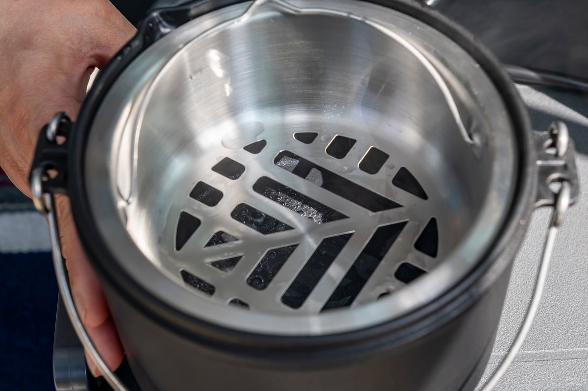 エレコム電気調理クッカーに蒸し皿をセット