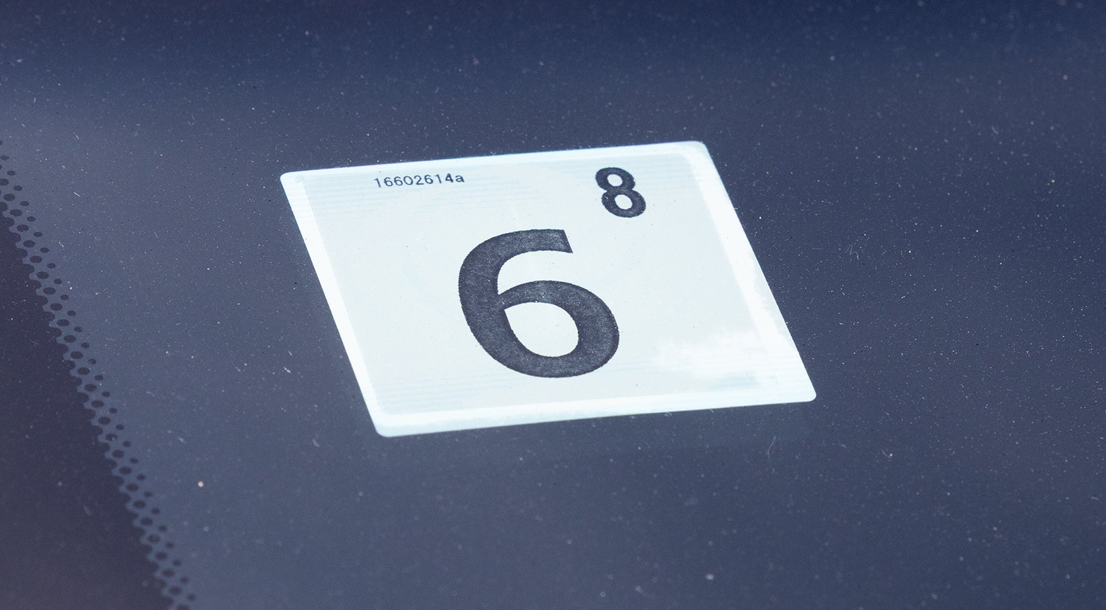 車検期限を示すステッカー