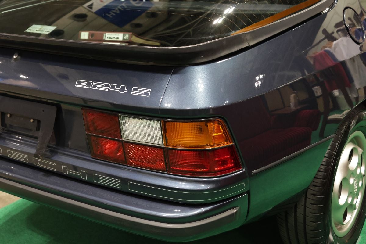ポルシェ924のリアカット
