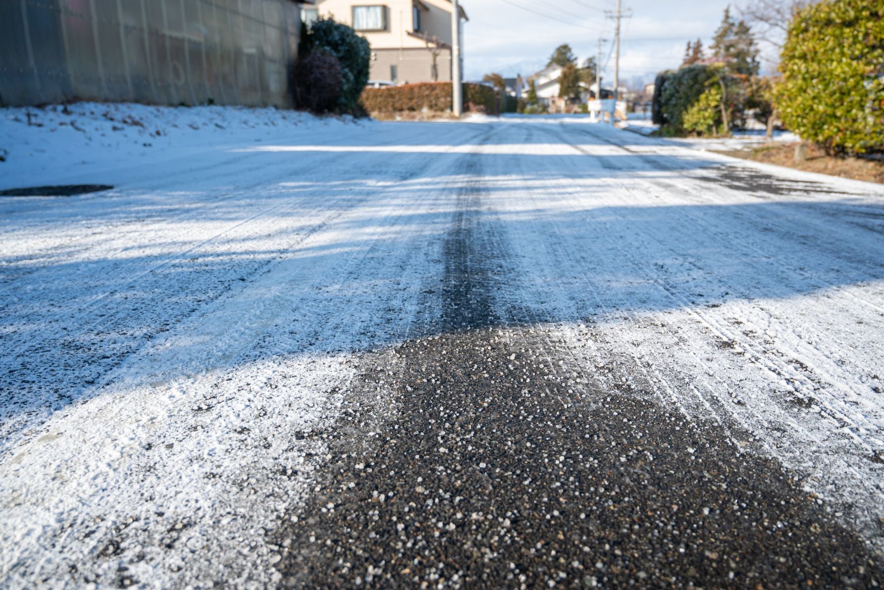 車に付着する融雪剤のイメージ｜サビの原因となる塩分