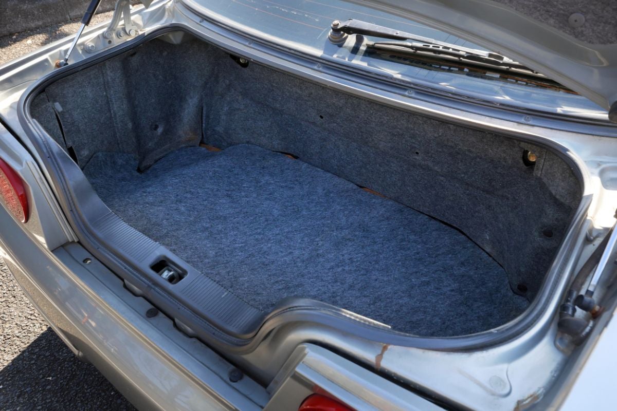 スカイラインGT-R オーテックバージョン（BCNR33型改）のトランクルーム、広い荷室スペース