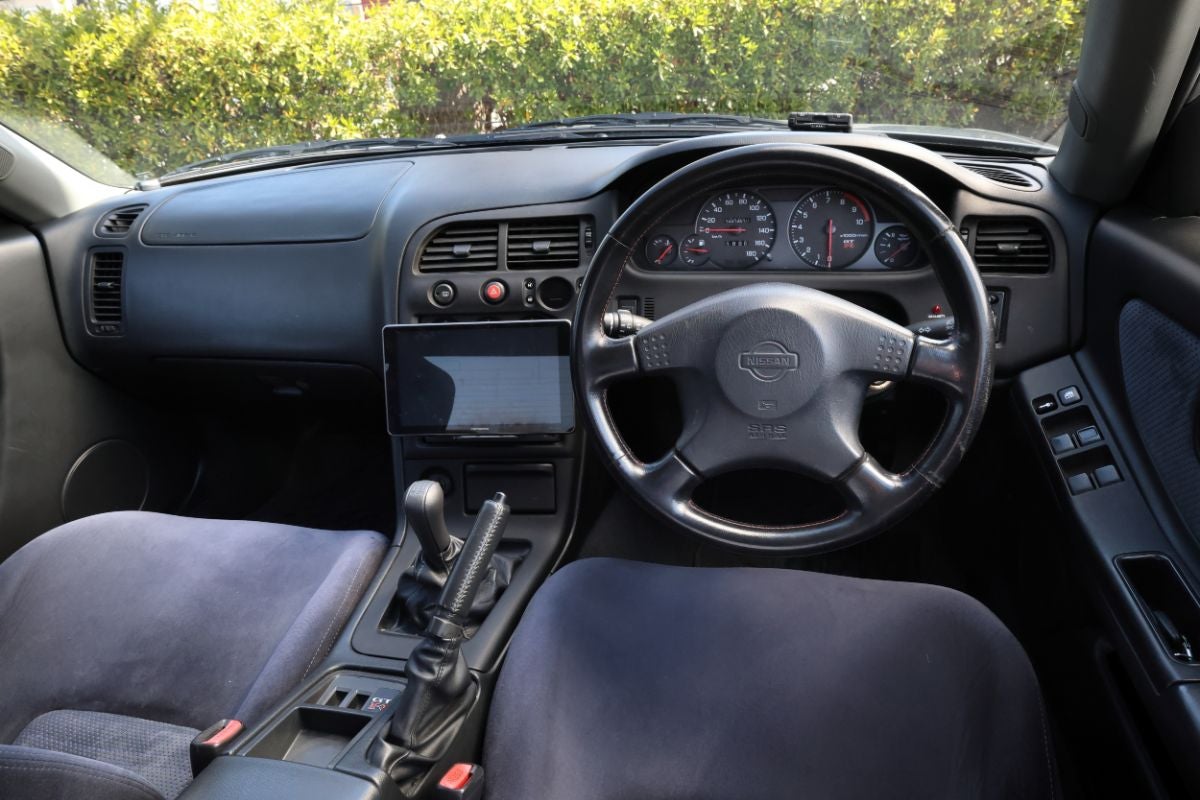 R33スカイラインGT-Rオーテックバージョンの運転席インテリア
