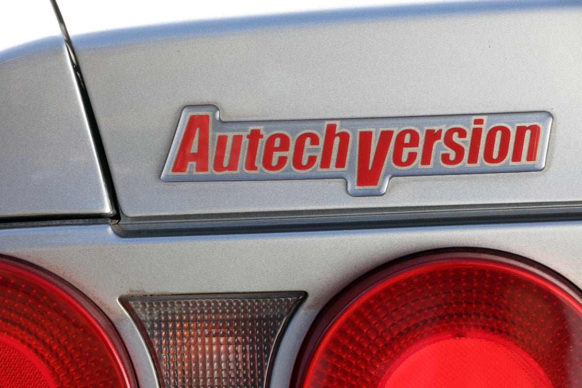 スカイラインGT-R オーテックバージョンのテールランプと、Autechエンブレム