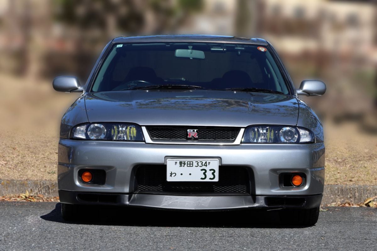 日産スカイラインGT-R オーテックバージョンのフロント外観、GT-Rエンブレム付きグリル