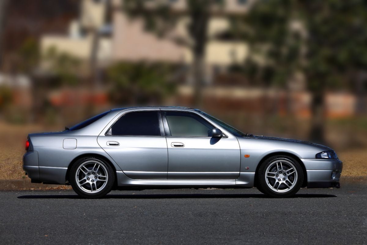 日産スカイラインGT-R オーテックバージョン（BCNR33型）のサイドビュー