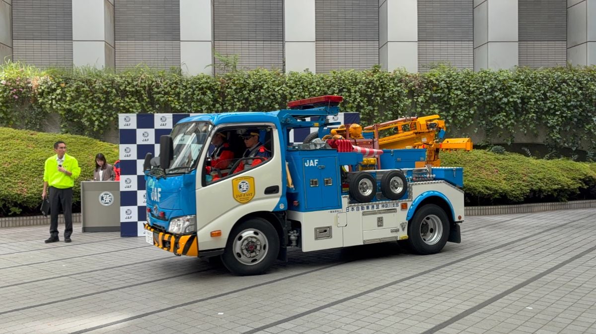 会場でお披露目された、JAF-FASTのレッカー車