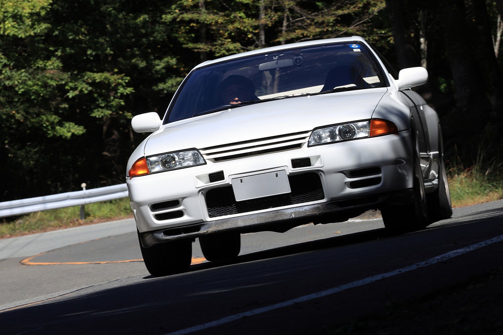 ワインディングを疾走するR32スカイラインGT-R