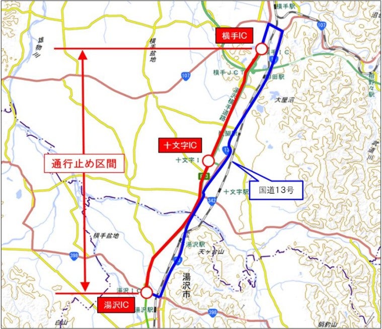 秋田県湯沢市・横手市周辺の道路地図。赤線で東北中央道の通行止め区間（湯沢IC～横手IC）が示され、青線で国道13号を使った迂回ルートが示されている。