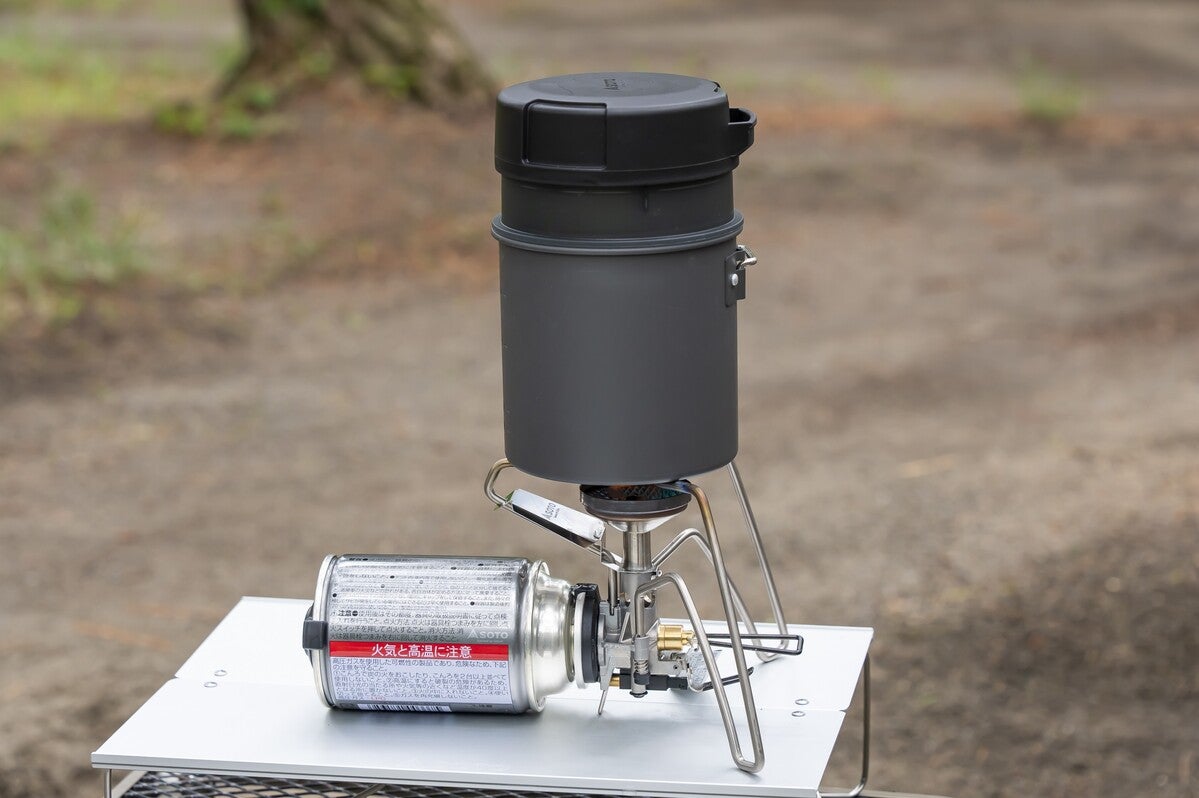 バーナーに載せたSOTO「スチームライスクッカー ITADAKI」