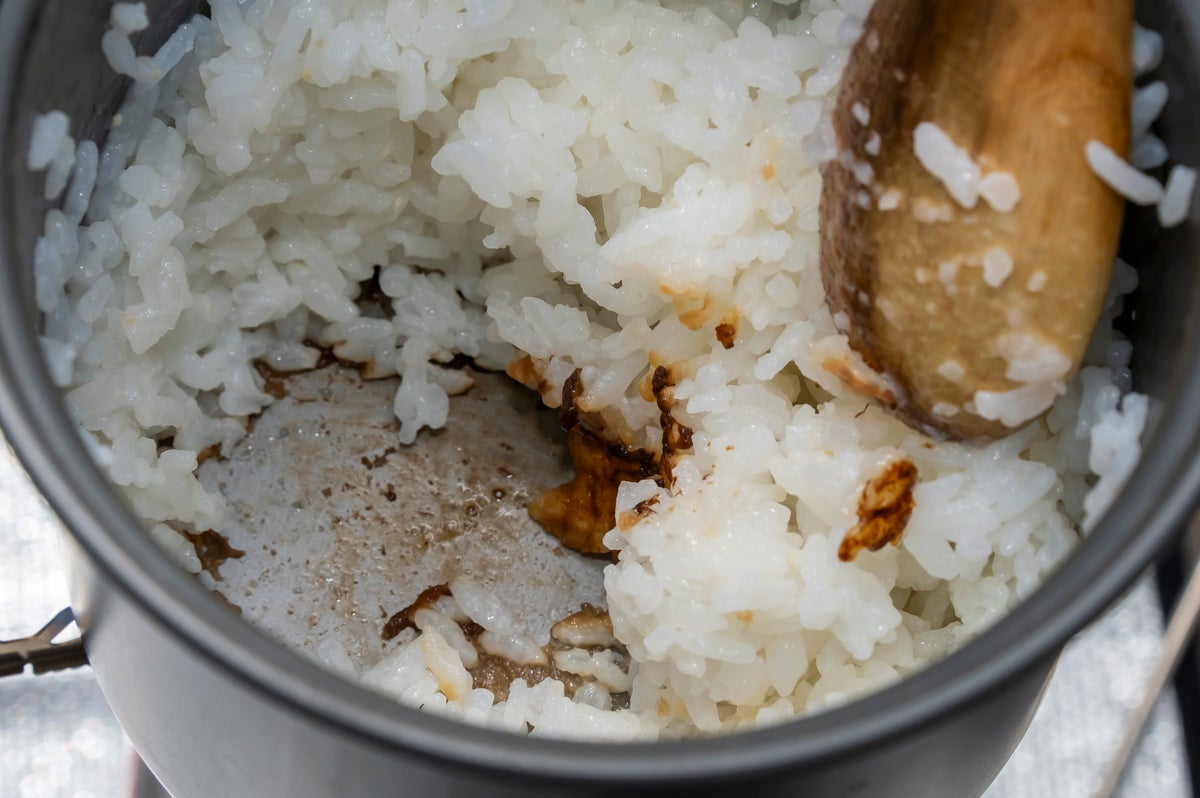 炊飯した鍋底のおこげ