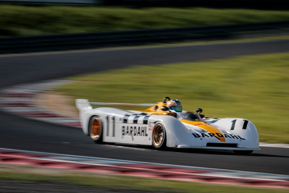 岡山国際サーキットを走行するグラチャンマシン（GC Returns）の様子