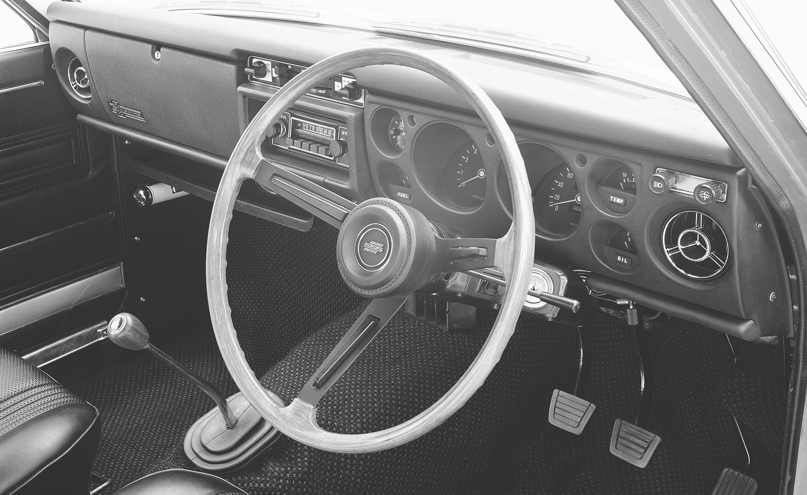ブルーバード1600SSS（1969年式）の運転席まわり