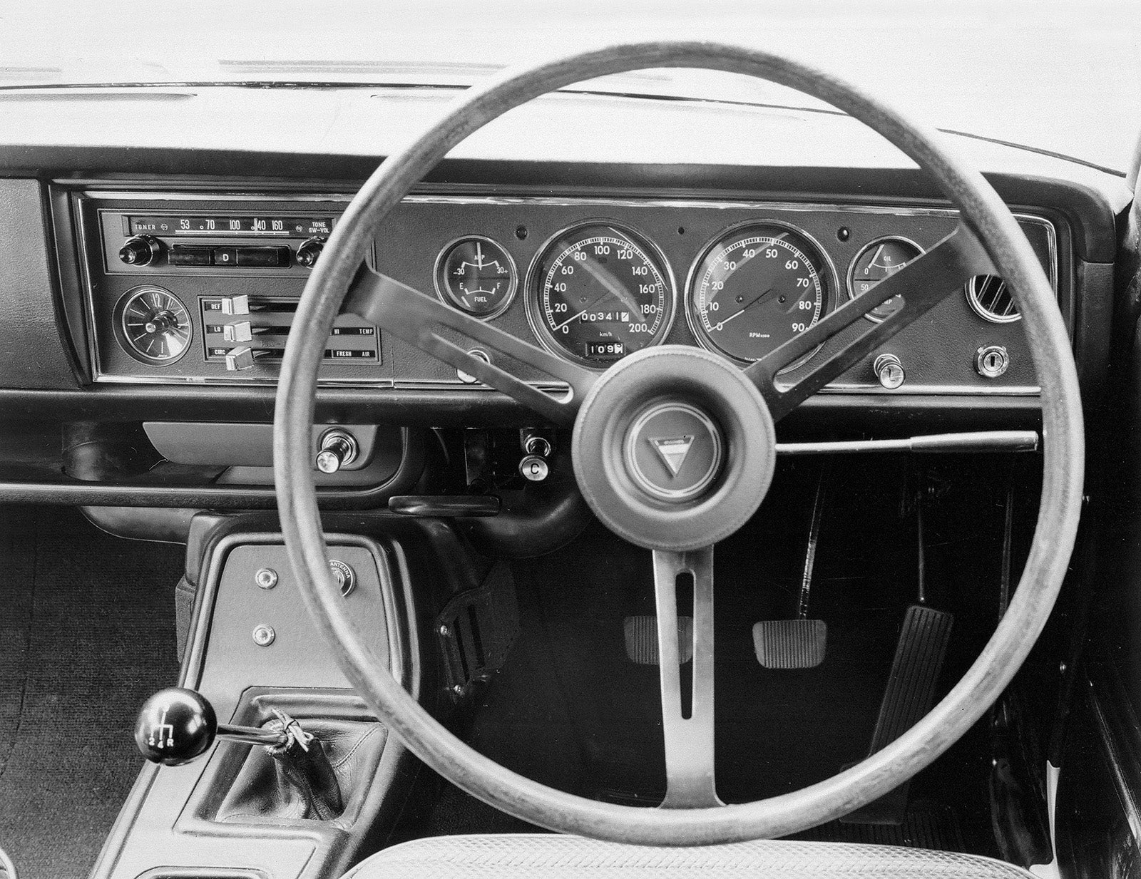 トヨタ1600GTの運転席まわり