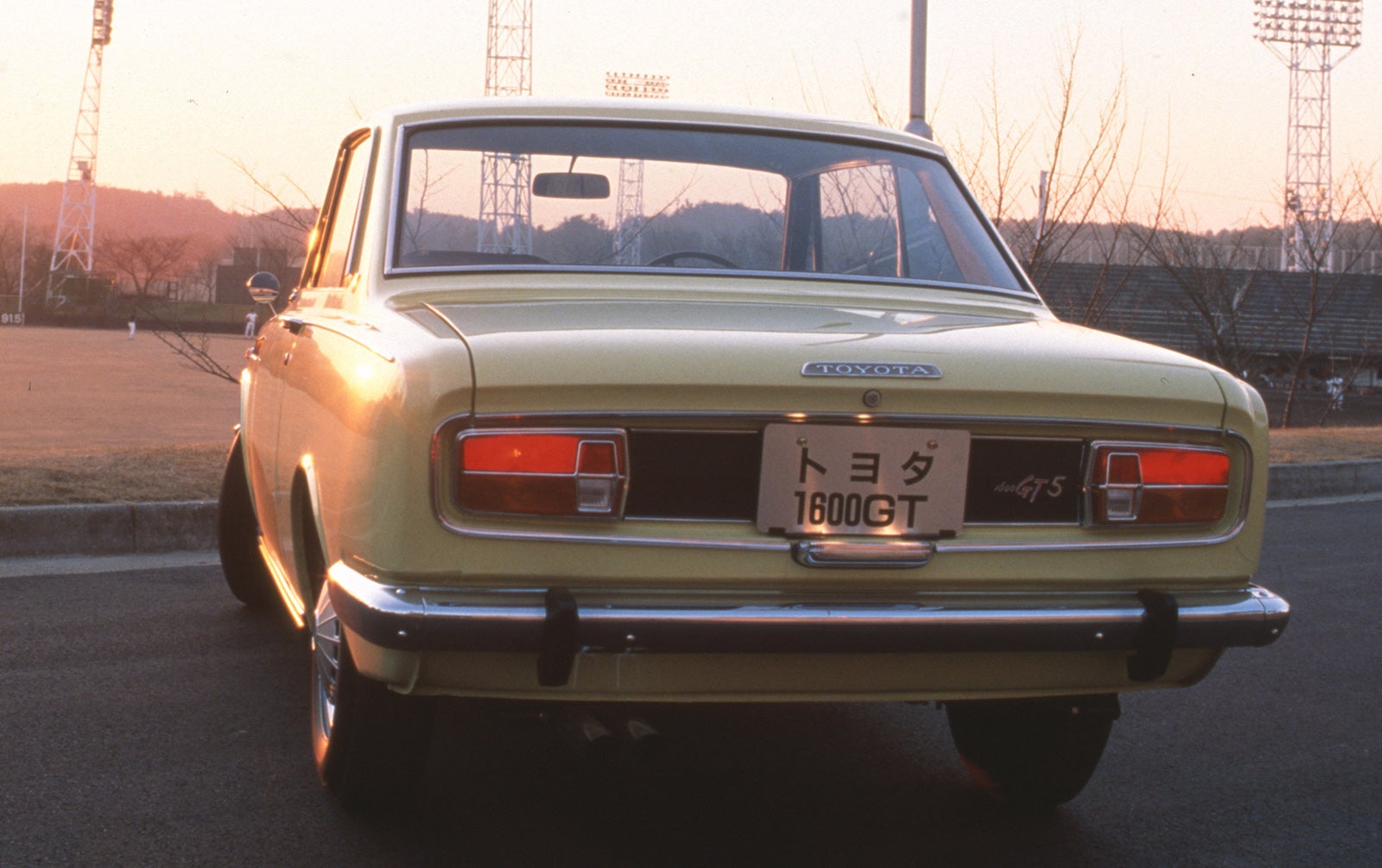 スポーティーさを際立たせたトヨタ1600GTのリアビュー