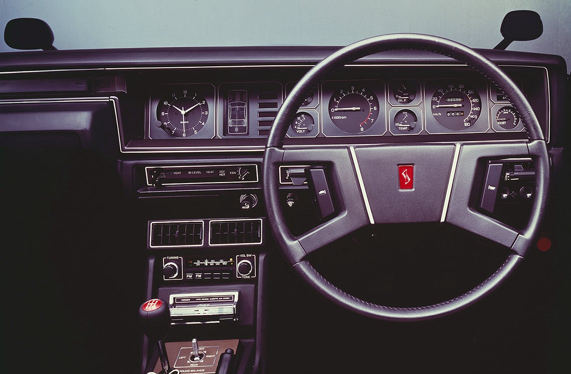  5代目スカイライン2000GT-E・Sタイプの運転席まわり