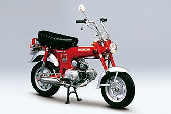 展示車両の「ダックスホンダ ST50」
