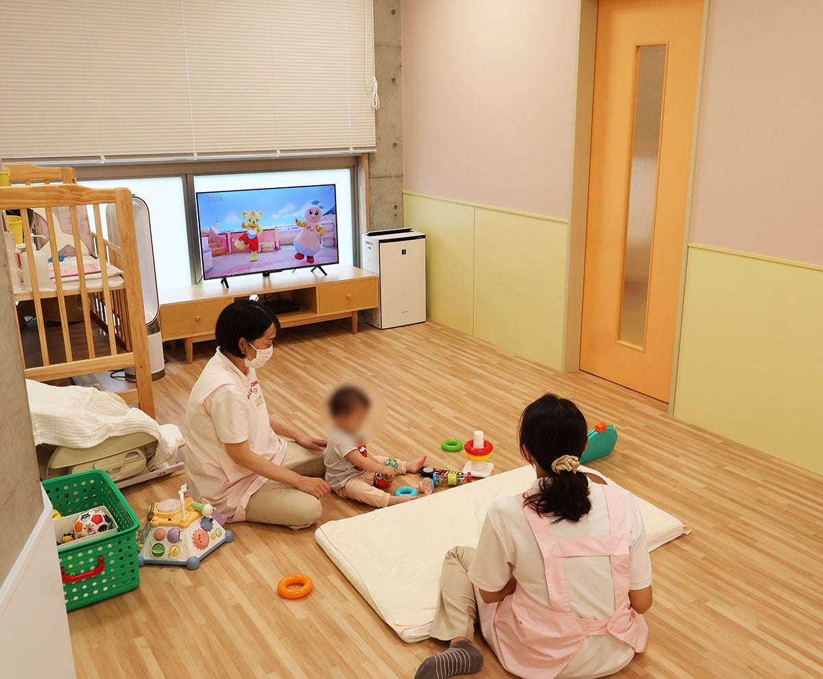 教習所内に用意された保育ルーム。小さなお子さん連れでも安心して教習を受けられる